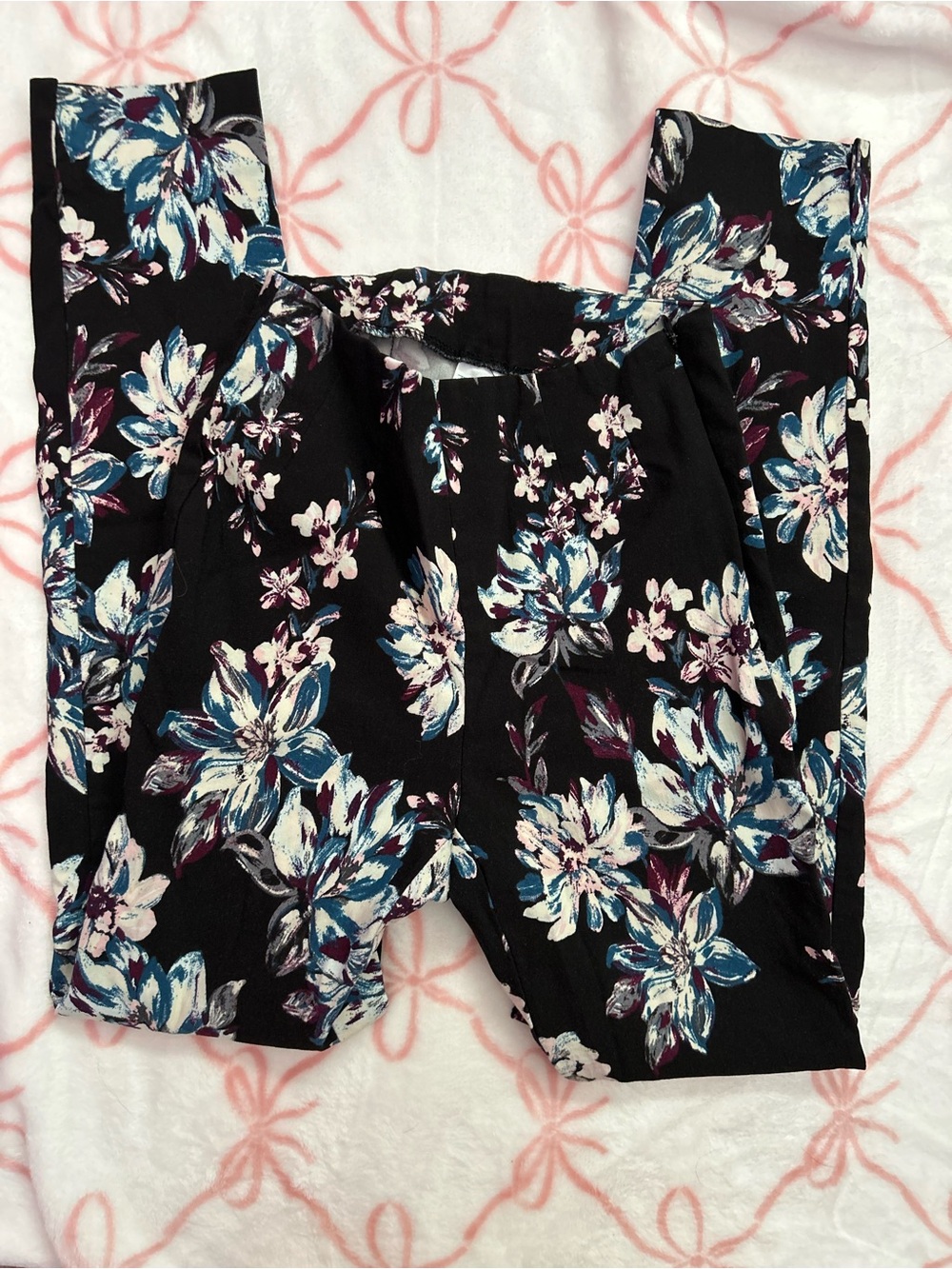 Time and Tru Black Floral Cropped Wide-Leg Pants